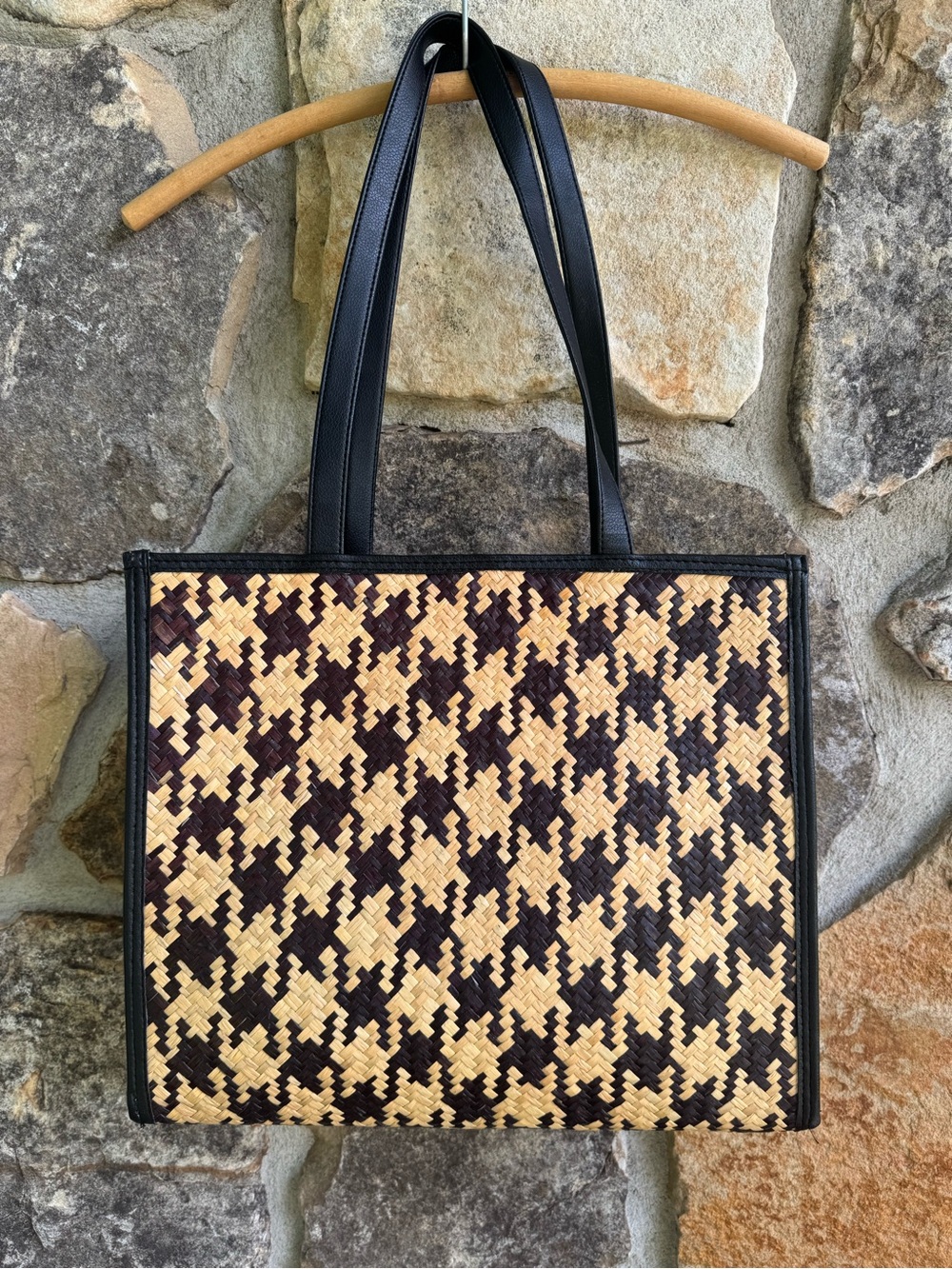 Woven Houndstooth Tote Bag in Black and Natural Raffia - Picture 4 of 16